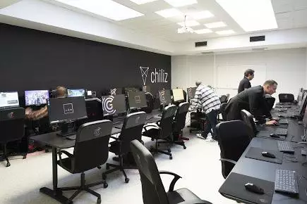 Des ordinateurs de la informatique dédiée à l'école G. Business à Lyon