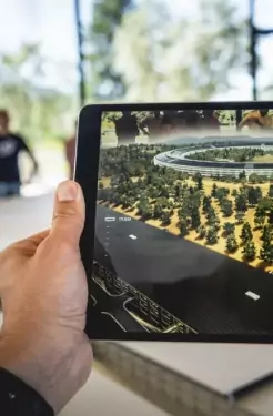 Essai de réalité virtuelle présenté sur une tablette