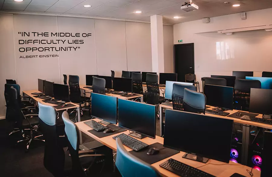 Salle-informatique-G.-Tech